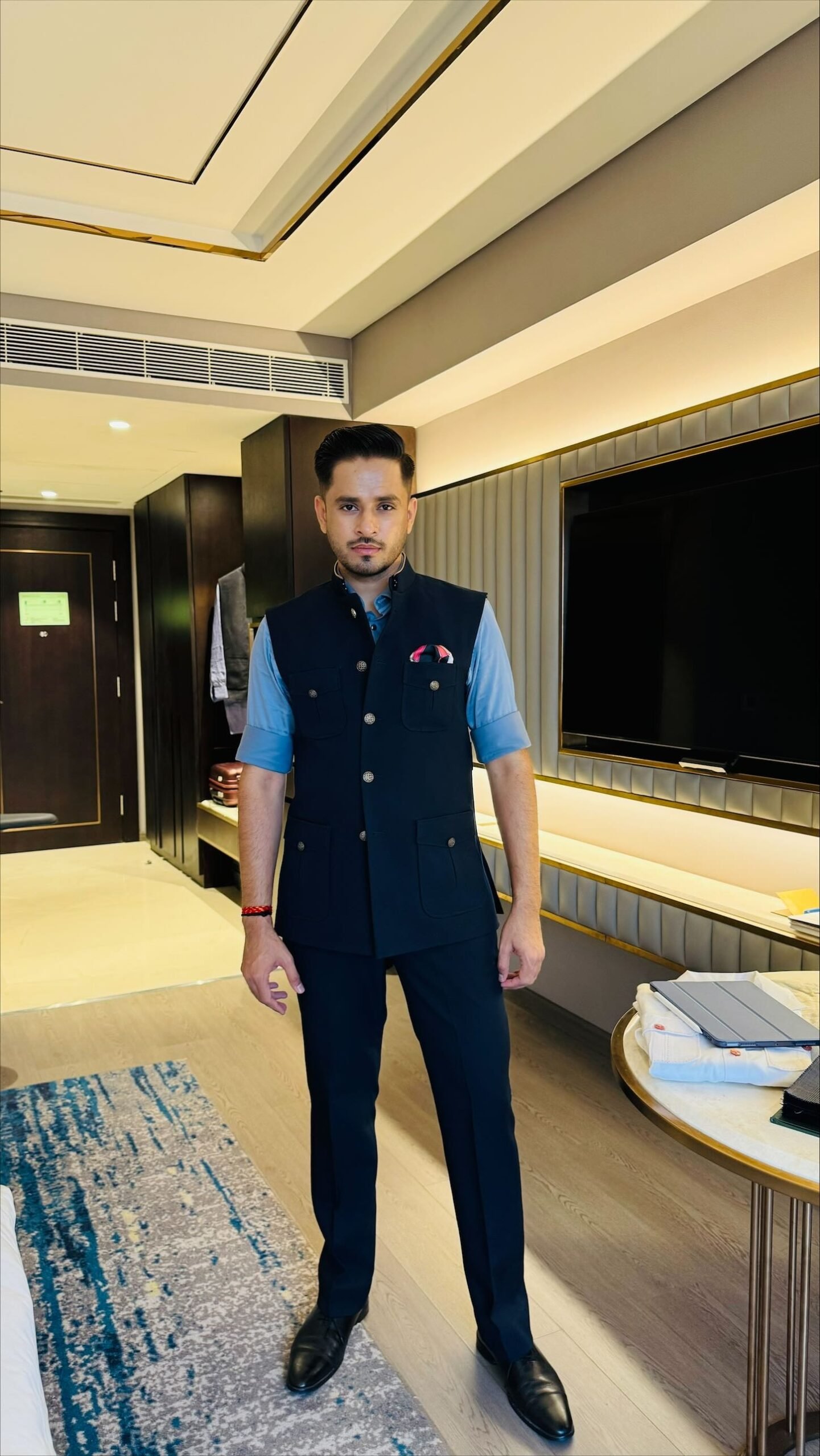 4-Pocket Hunting-Inspired Half Jacket