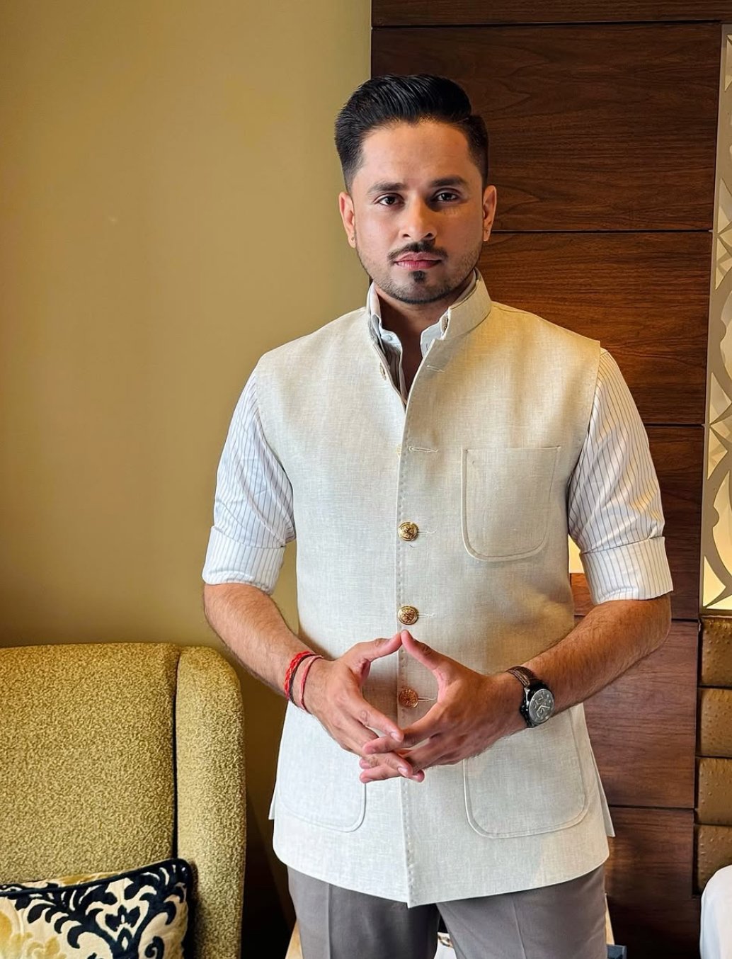 Linen 3-Patch Pocket Half Jacket with Metal Buttons